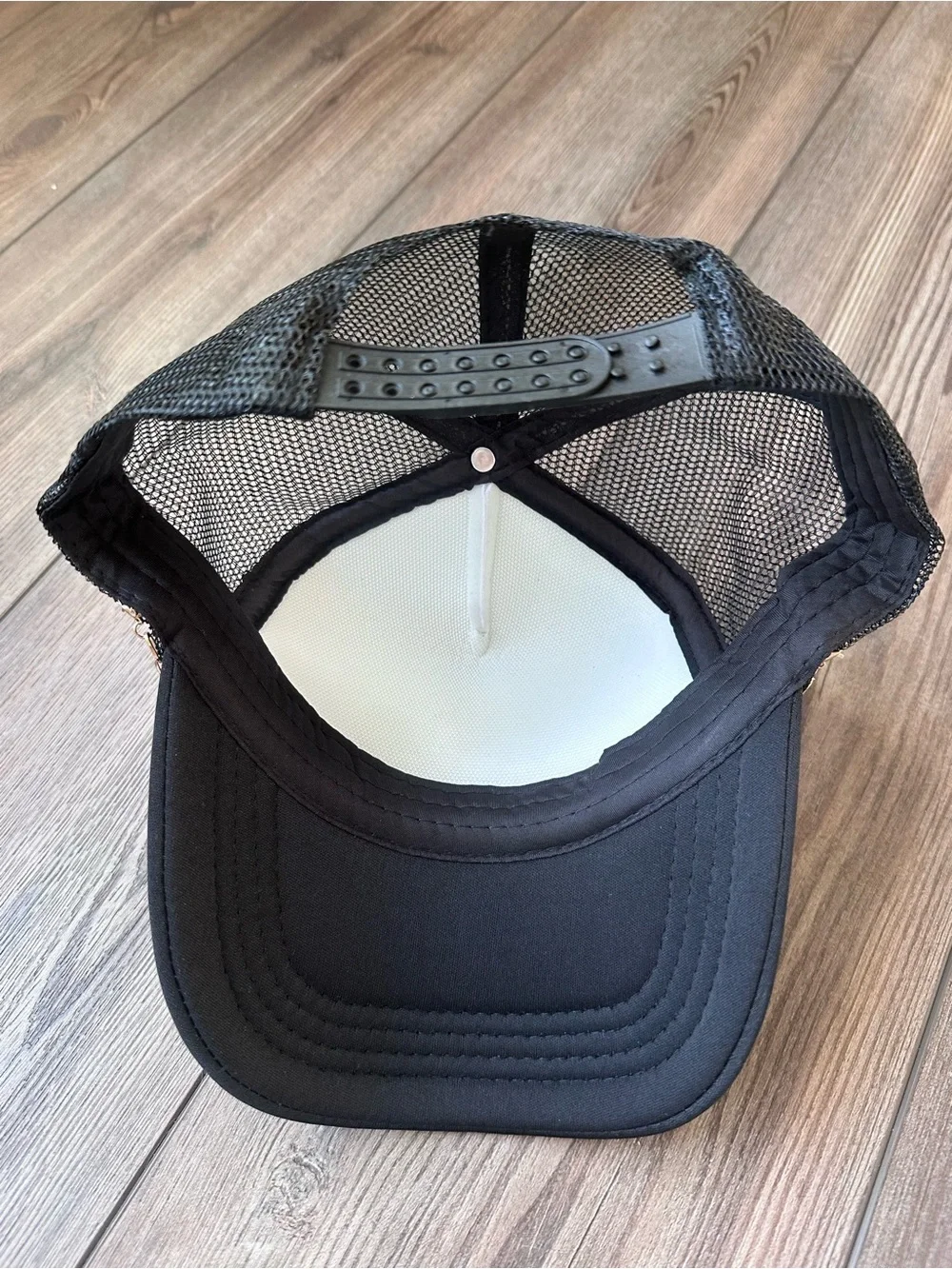 Handmade Coastal Crab Trucker Hat – Sparkly Beach Vibes 🦀✨ - Picture 2 of 4